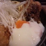 讃岐麺屋 あうん - いきなり崩してもうた・・・奥の鶏天、真っ黒でしょ＾＾；