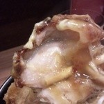 讃岐麺屋 あうん - 鶏天断面、衣の空洞でカチカチ具合が分るかと。