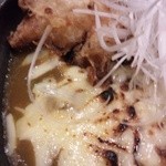 讃岐麺屋 あうん - チーズはバーナーで焼かれてます。