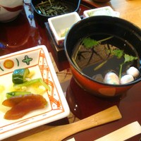 ひつまぶし名古屋備長 マロニエゲート銀座1店 - お椀に漬物