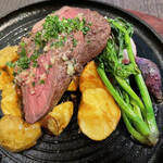 アロッサ - ＋100円の牛イチボ肉のステーキフリット。味は言わずもがな。しっかり量があり、大満足！！