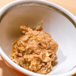 鮨 あらい - 鮟肝奈良漬け。舐めるようにチビチビと日本酒に合わせます