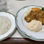 味のおぐら 本店 - チキン南蛮発祥のお店。チキンのボリュームに仰け反るけど、手作りのタルタルソースでさっぱりイケる