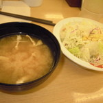 Matsuya - セットのみそ汁、サラダ