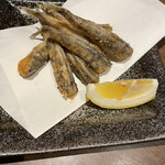 炎の舞 らくい - キビナゴの唐揚げ。絶品！