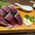 炎の舞 らくい - 鰹のたたき塩。分厚い！めちゃめちゃ美味。