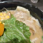 ラーメン大至 - ワンタントッピング