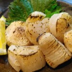 Hotaru - ホタテの炙り　刺身で食べられる生ホタテをさっと炙ってもらいました