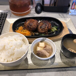 炭火焼肉と炉端 康 - ハンバーグW定食¥1350
