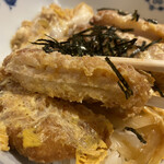 Echigo Soba - カツの肉は薄いけど、衣は厚め。
                        ミンクのコートを着た感じ(๑¯ω¯๑)
                        
                        卵とじは優しめな味付け。
