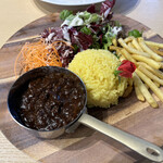 Bloomy's 盛岡 - ターメリックの香るドライキーマカレープレート