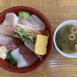 鈴や - 海鮮丼¥880