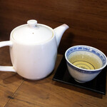 Taiwan Kateiryouri Jasumin - 店名の通り、お茶はジャスミン茶