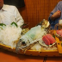 いけす無門 新宿 - 活ヒラメ、活イカ、中トロ