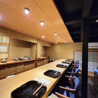富小路 やま岸 - 富小路やま岸さん内観、カウンター席
