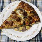 ブーランジェリー スドウ - 炒めた茄子とソーセージのピザ