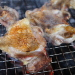 ろばたやき山ろく - 美味しそうにこんがり焼きます。