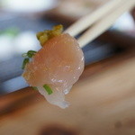 ろばたやき山ろく - ささみ刺しアップ。ゆず胡椒で頂くと絶品です。