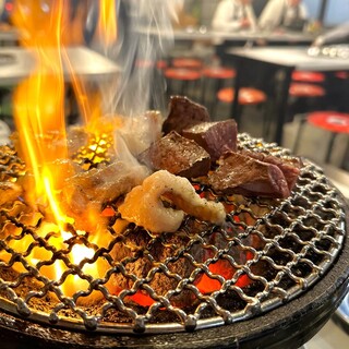 『国産牛・豚』ホルモンの部位ごとの食べ比べをお楽しみ下さい◎