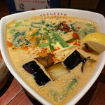 ベトナムビストロasiatico - 濃厚なスープに具沢山の豆乳坦々フォー