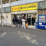 ラーメン二郎 - お店外観。