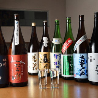 日本各地から仕入れた銘酒の数々