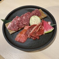 牛刺しと焼肉 仔虎 クリスロード店 - 