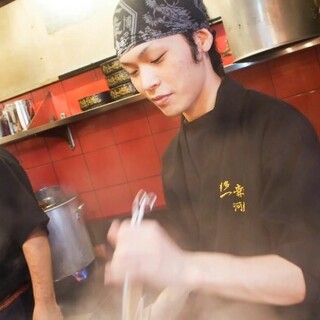 ≪博多の職人が作る本物の元祖泡系博多ラーメン≫