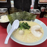 壱七家  - ラーメン750円　醤油、大盛り、ライスセルフ