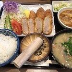 とんかつ　ひらよし - カキとヒレの盛り合わせ定食