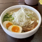 ラーメンの音むら - 塩ラーメンのハーフ。普通量の様な…