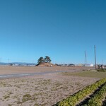 手打らーめん　玄 - お店は斎田というところにあるのですが、この写真は近所の角渕というところの風景なんですが、写真中央に見えるの何だと思いますか？