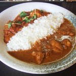 華麗なるカレー - あいがけ(980円) チキンカレー+ポークカレー