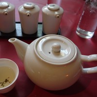 京鼎樓 HANARE店 - ポットサービスでジャャスミン茶をいただきます