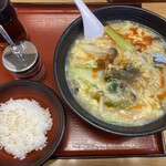 Hachiban Ramen - 酸辣湯麺、〆のご飯