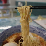 コスモ厨房 神田軒 - 担々麺の麺はストレートの細麺