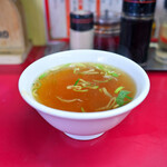 新珍味 - 【肉盛りチャーハン＠税込990円】スープ