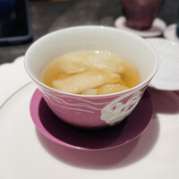 仁修樓 - 冬瓜地鶏スープ 洋梨、衣笠茸、なつめ、金華ハム、干貝柱