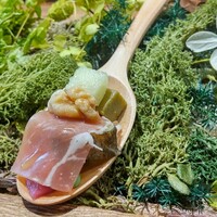 IZA - 鮑に生ハム乗せた一口スプーン