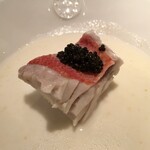 Varmen - 金目鯛の煮付け キャビア乗せ 日本酒を使った出汁
