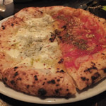 アランジャルシ - （右）マリナーラ＆シラスとモッツァレラ