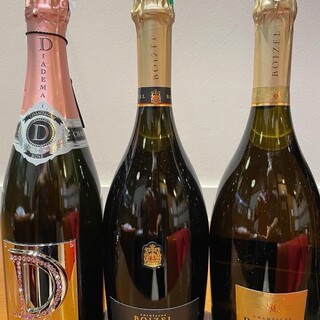 趣味で集めたたくさんのボトルワインを常備。希望が叶う銘柄多数