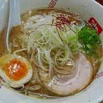 らーめん弥七 - 醤油ラーメン700円鶏白湯に魚介醤油だれ