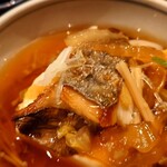 Isshin - 淡白ながら白身魚の旨味あるサワラと
                      エリンギのシャキっと感、
                      豆腐と出汁醤油の餡は合うよねえ❕
                      
                      美味しく頂いた。
                      
                      前みたいにあおさが入ってると更に美味しいんだけど
                      コストカットなのかな？