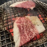 炭火焼肉ホルモンはちすけ 広島本店 - 黒毛和牛希少部位コウネ焼きー！