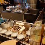 Isshin - 鰆と豆腐、エリンギ、舞茸が焼かれてる鉄板