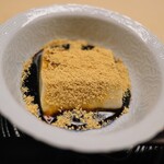 道人 - とても弾力強いごま豆腐にきな粉、黒糖。