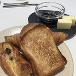 TATERU YOSHINO - パン3種&バター＆ハスカップジャム