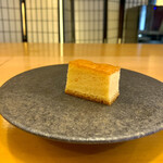 三笠鮨 - ⑲ 車海老と芝海老の玉子
      　希少かつ…厳選素材の車海老と芝海老２種の旨味を、玉子で閉じ込めた逸品♡  その食感は、まるで、カステラの様な食感♡