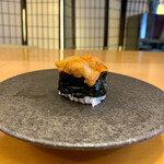 三笠鮨 - ⑰ 北方領土の馬糞ウニ
      　今は、ほとんど獲れない馬雲ウニ…その濃厚な…クリーミーな…まろやかな甘みは至高の味♡